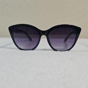 New Kenneth Cole Reaction Women's Cat Eye Black Gold Sunglasses KC1373